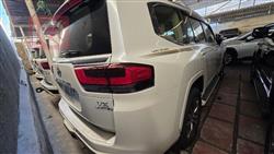 تۆیۆتا لاند کروزەر